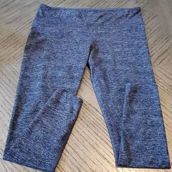 A Pea in A Pod XS gray leggings. HOST PICK🤍 - Picture 1 of 4